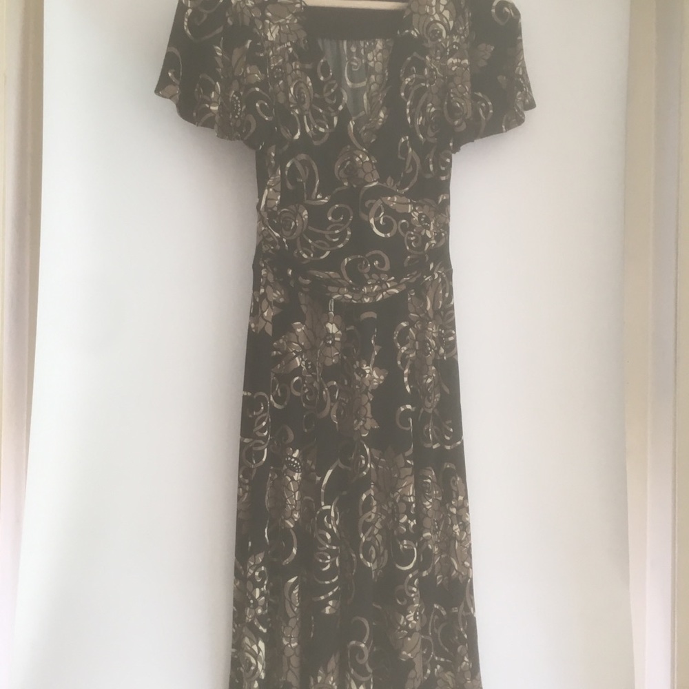 VAN HEUSEN BLACK FLORAL SPRING DRESS